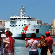 Hamnen Trapani på Sicilien med fartyget Diciotti.