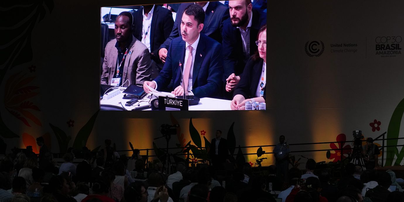 Murat Kurum talar under COP30 i Belem, Brasilien den 22 november 2025.