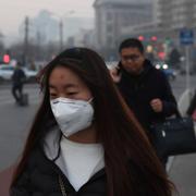 Peking utfärdade en ”red alert” för smog under fredagen.