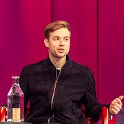 Arkivbild: Lovables vd Anton Osika på scen vid techmässan Slush 2025.