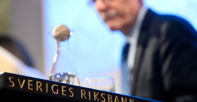 Riksbankens chef Stefan Ingves möter media efter pressträff om det penningpolitiska beslutet och räntebeskedet. Fredrik Sandberg/TT