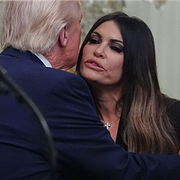 Kimberly Guilfoyle och Donald Trump / Rudy Giuliani. Arkivbilder.
