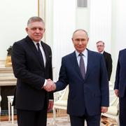 Robert Fico och Vladimir Putin. 