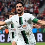 Borussia Mönchengladbachs Lars Stindl firar ett mål i matchen mot Bayer Leverkusen den 21 maj.