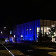 Polisen på plats efter skjutningen vid idrottshallen i Solberga.
