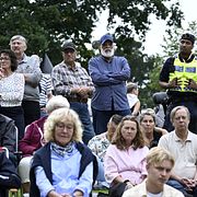 Arkivbild: Publik vid S-ledaren Magdalena Anderssons sommartal i Olofström den 27 augusti 2023.