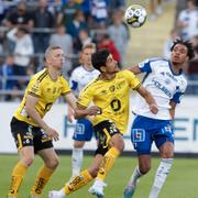Elfsborgs Andrè Ibsen Rømer och Ahmed Qasem mot Norrköpings Jesper Ceesay.