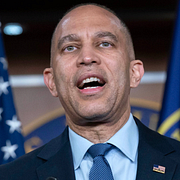 Hakeem Jeffries och Karoline Leavitt.