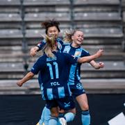 Djurgårdsspelarna firar 1–0-målet. 