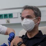 Greklands premiärminister Kyriakos Mitsotakis vaccineras, 27 december. 