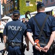 Arkivbild: Poliser patrullerar på Donners plats i Visby under Almedalsveckan.