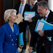 Sefcovic med EU-chefen Ursula von der Leyen. Arkivbild.