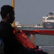 Ett fartyg som tagit sig igenom Hormuzsundet anländer till Mumbai tidigare i veckan.