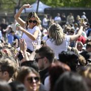 Studenterna på plats i Stadsparken på siste april för den så kallade spontanfesten. 