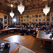 Journalister på plats på Kungliga Vetenskapsakademien inför fysikpriset på tisdagen.
