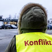 Strejkvakt utanför Tesla-anläggning.