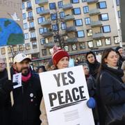 Demonstration för fred i Ukraina och mot Rysslands krig på Odenplan i Stockholm i februari 2023.