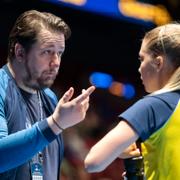 Sveriges förbundskapten Tobias Bergman och Christina Källberg under åttondelsfinalen mot Polens Natalia Bajor vid Lag-EM i Bordtennis i Malmö Arena.