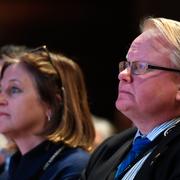 Försvarsminister Peter Hultqvist (S) och hans pressekreterare Marinette Nyh Radebo. 