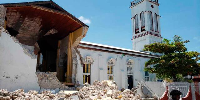 Kraftig jordbävning i Haiti - minst 225 personer har dött