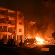 Brand efter ett iranskt robotangrepp mot Haifa i Israel. 