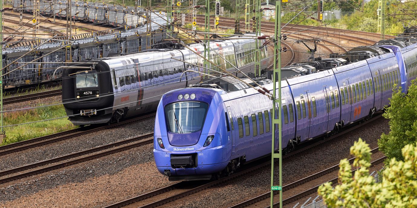 Illustrationsbild: Ett Pågatåg möter ett Öresundståg strax norr om Malmö central.