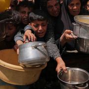 Hungersnöden i Gaza riskerar att svälta stora delar av befolkningen. 
