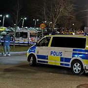 Polisen på plats i Tensta efter dödsskjutningen den 11 januari.