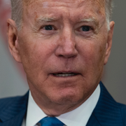 Polis och demonstrater drabbar samman på Kuba. Till höger Joe Biden. 