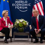 EU-chefen von der Leyen och Donald Trump. Arkivbild.