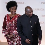 Burundis president Évariste Ndayishimiye och hans fru Angeline hälsar på Vladimir Putin.