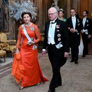 Drottning Silvia och kung Carl Gustaf vid Kungens middag för Nobelpristagarna på Stockholms slott, 2022.