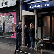 Poliser på platsen för skjutningen i Paris den 23 december.