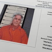 Bild på Jeffrey Epstein i de släppta dokumenten.