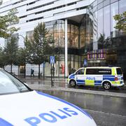 Polisen har larmats om en skottlossning på en restaurang i Sollentuna.