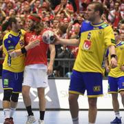 Kim Ekdahl du Rietz kramar om Danmarks Mikkel Hansen efter mellanrundan i Handbolls-VM mellan Danmark och Sverige.