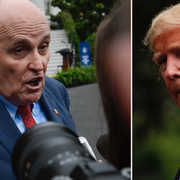 Presidentens advokat Rudy Giuliani och Donald Trump.