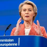 EU kommer svara kraftigt på Trumps tullar, sa Ursula von der Leyen på måndagen.