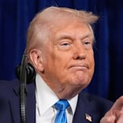 Trump hävdar att det finns rysk och kinesisk närvaro runt Grönland. 