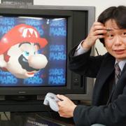 Arkivbild från 1997. Shigeru Miyamoto, skaparen av Super Mario demonstrerar Super Mario 64. 