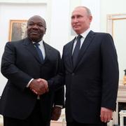 Vladimir Putin med Gabons tidigare president  Ali Ben Bongo Ondimba. Arkivbild från 2018.