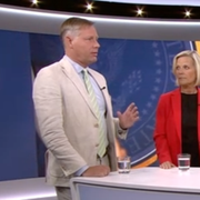 Christiansson längst till vänster i SVT:s studio. 