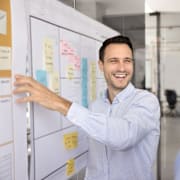 Små, vänliga gester på jobbet är i själva verket ett kraftfullt sätt att förbättra arbetsmiljön.