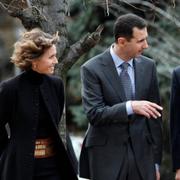 Asma al-Assad längst till vänster, tillsammans med sin man Bashar al-Assad. Arkivbild från 2010. 