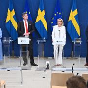 Liberalernas ekonomisk-politiska talesperson Cecilia Rönn (L), Sverigedemokraternas ekonomisk-politiska talesperson Oscar Sjöstedt (SD), Finansminister Elisabeth Svantesson (M) och Kristdemokraternas ekonomisk-politiska talesperson Hans Eklind (KD) presenterar nyheter från den kommande höstbudgeten, vid en pressträff på Rosenbad.