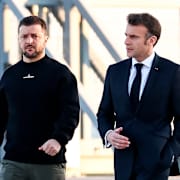 Arkivbild, Zelenskyj och Macron, 9 februari. Mohammed Badra / AP