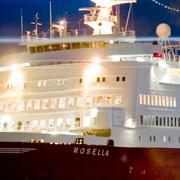 Passagerarna fördes hem från Åland på systerfartyget Rosella.