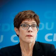 Annegret Kramp-Karrenbauer (CDU) vill se von der Leyen som kommissionsordförande. 