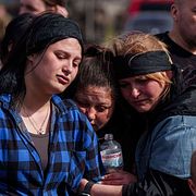 Familjemedlemmar sörjer på begravningen av 8-årige Bohdan, som dödades i en rysk attack mot Ukraina tidigare i april.