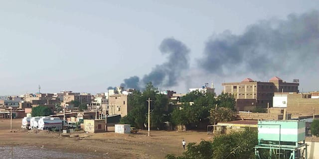 Rök över Khartum. Illustrationsbild. AP